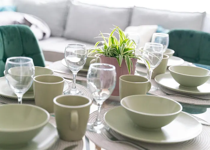 Tammsaare Residence- 4 Rooms, Free Parking Lägenhet *